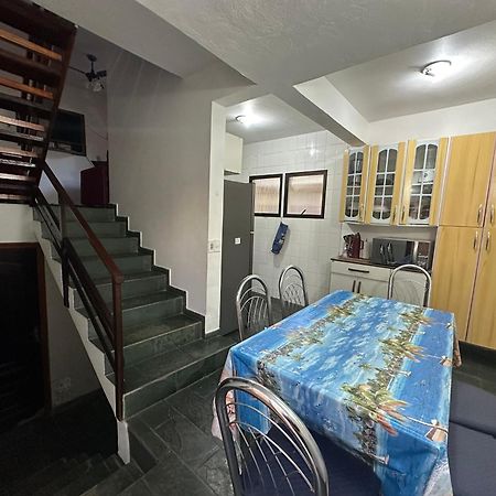 Triplex Piscina Churrasqueira Lava E Seca Wi-Fi E 2 Tvs Em Condominio Com 90M2 No Centro De Ubatuba Exteriör bild